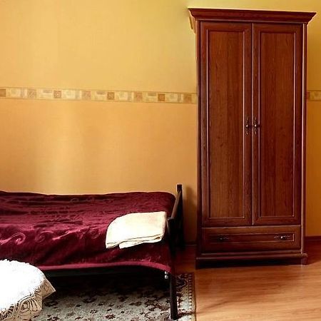 Hotel Mily Кросно Экстерьер фото