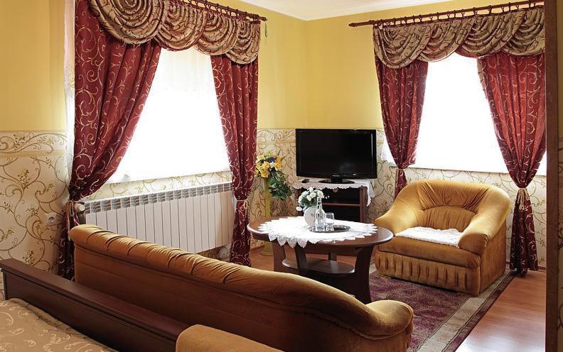 Hotel Mily Кросно Экстерьер фото